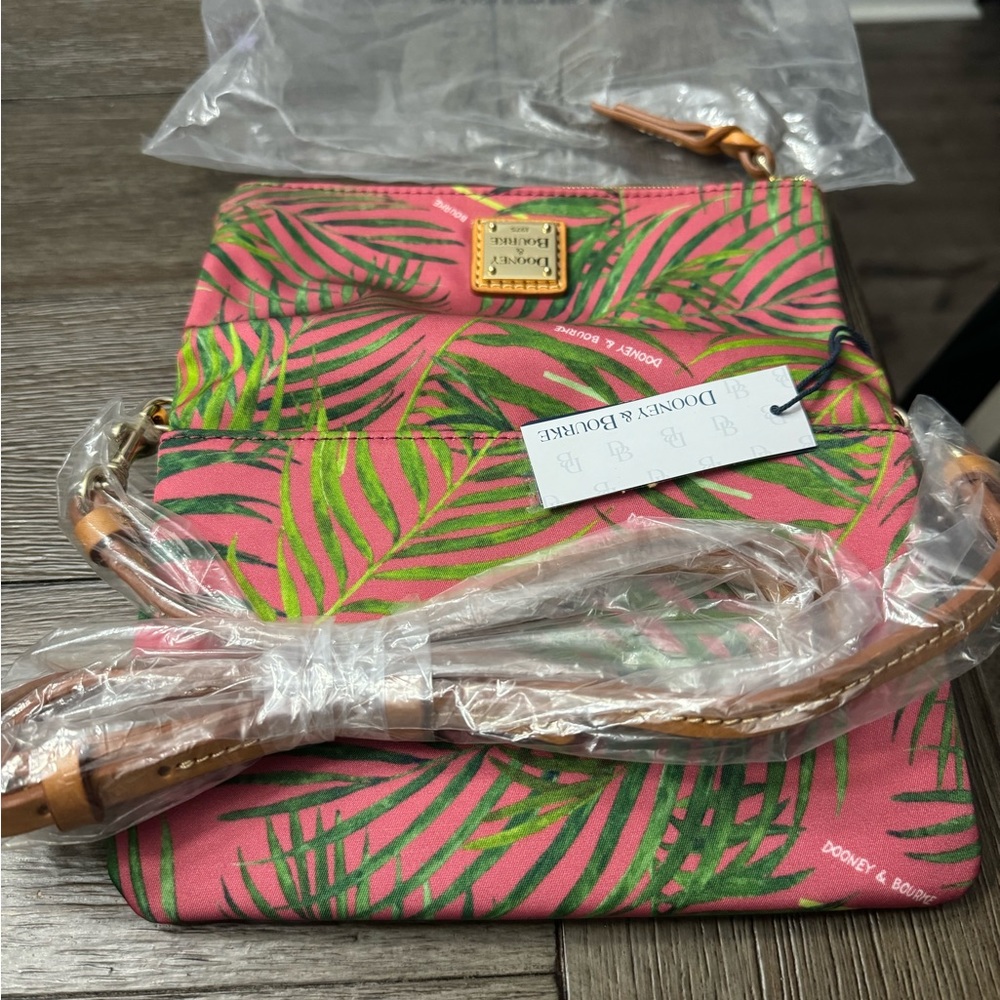 Dooney and Bourke Siesta Key Palm Print Crossbody NWT’s - Picture 2 of 4